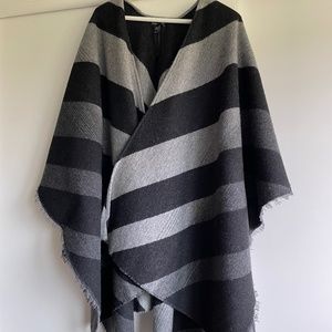 EILEEN FISHER one size grey/black plaid wrap